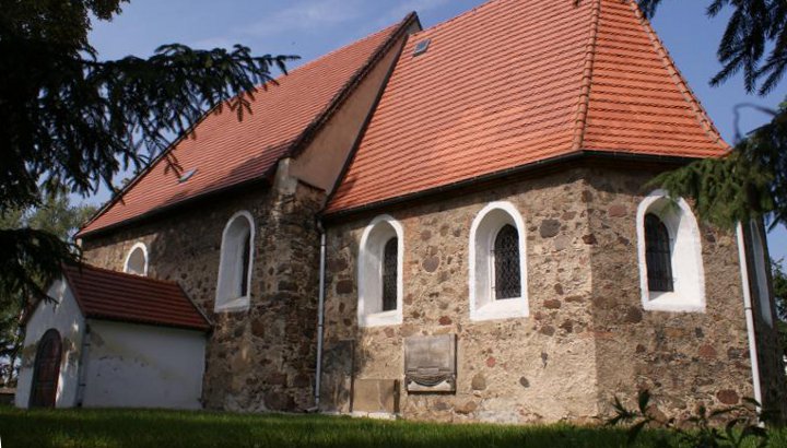 Podczas prac przy kościele w Wilkowie Średzkim natrafiono na stary grobowiec