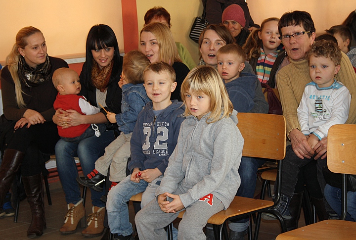 Przed dostaniem prezentu od Mikołaja każdy maluch musiał zaśpiewać piosenkę lub powiedzieć wierszyk