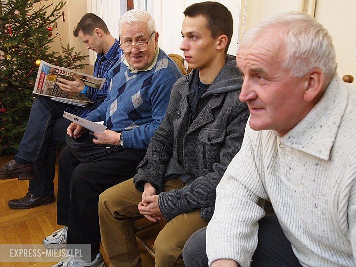 Niezadowoleni mieszkańcy żądali od radnych i wójta interwencji odnośnie dziurawych dróg i składowiska odpadów przy Ogrodowej