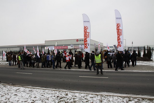 Akcja prosteteacyjna Solidarności pod LG Chem Poland