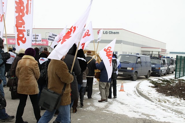 Akcja prosteteacyjna Solidarności pod LG Chem Poland