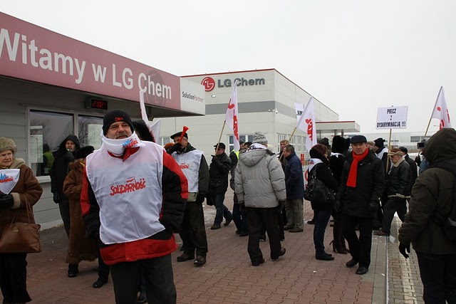 Akcja prosteteacyjna Solidarności pod LG Chem Poland