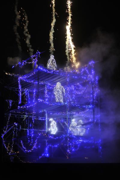 Niesamowity pokaz pirotechniczny Groupe F