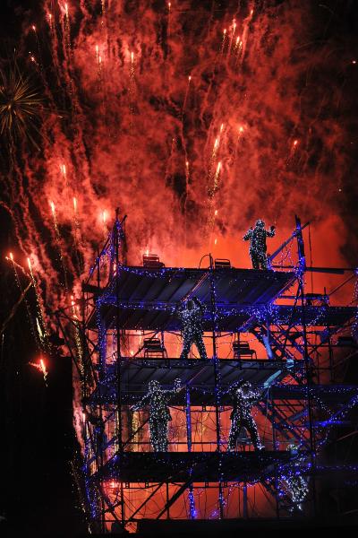 Niesamowity pokaz pirotechniczny Groupe F