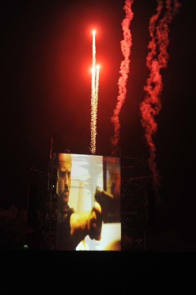 Niesamowity pokaz pirotechniczny Groupe F