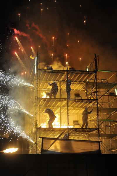 Niesamowity pokaz pirotechniczny Groupe F