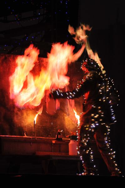 Niesamowity pokaz pirotechniczny Groupe F