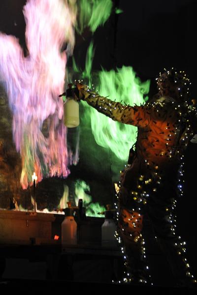 Niesamowity pokaz pirotechniczny Groupe F