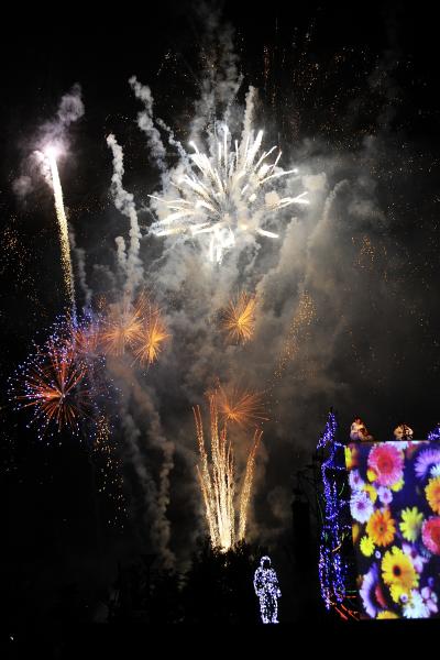 Niesamowity pokaz pirotechniczny Groupe F