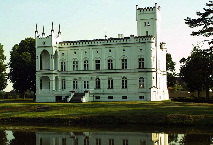 Policję zawiadomił przedstawiciel spółki, która zarządza kompleksem. 18-latek usłyszał zarzuty kradzieży. Grozi mu pięć lat więzienia