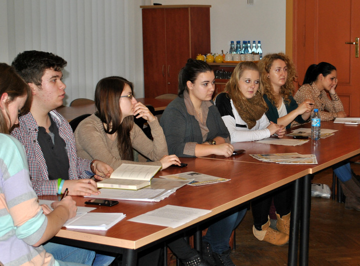Na sesji przewodniczący rady powiatu zapowiedział pomoc w organizacji wyjazdu do sejmu. Podsunął też pomysł wzięcia udział w sesji Sejmiku Województwa Dolnośląskiego