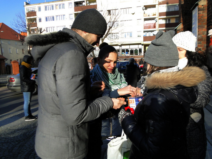 Uczniowie podczas kwesty