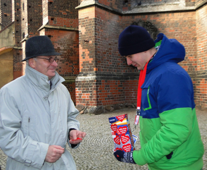 Uczniowie podczas kwesty