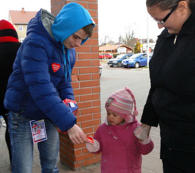 Uczniowie podczas kwesty