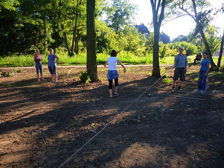 Sprzątanie parku i zakup nowych ławek