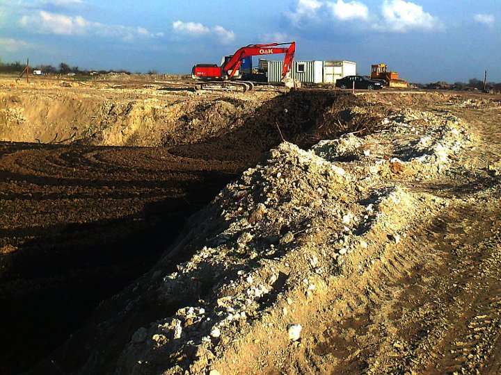 Teren WKK Obiekty. Tu wykryto nieprawidłowości w składowaniu tzw. stałych odpadów w ilości ok. 2,5 tysiąca ton. Właściciel ma czas do 10 marca na uprzątnięcie szlamu