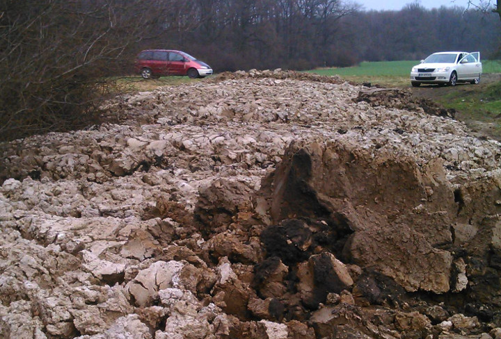 Po decyzji starostwa, właściciel musi szybko pozbyć się osadu. Czy osad należy do likwidowanej w Malczycach firmy? 