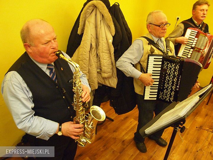 Radośni z Wróblowic na próbie w świetlicy