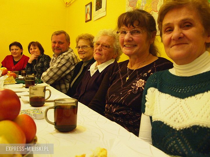 Radośni z Wróblowic na próbie w świetlicy