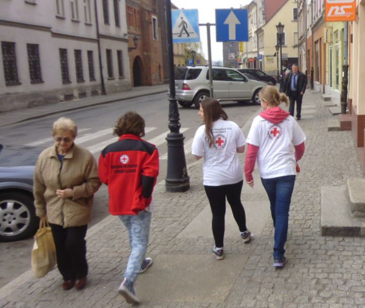 Kilkunastu uczniówe kwestowało pod sklepami i na ulicach miasta