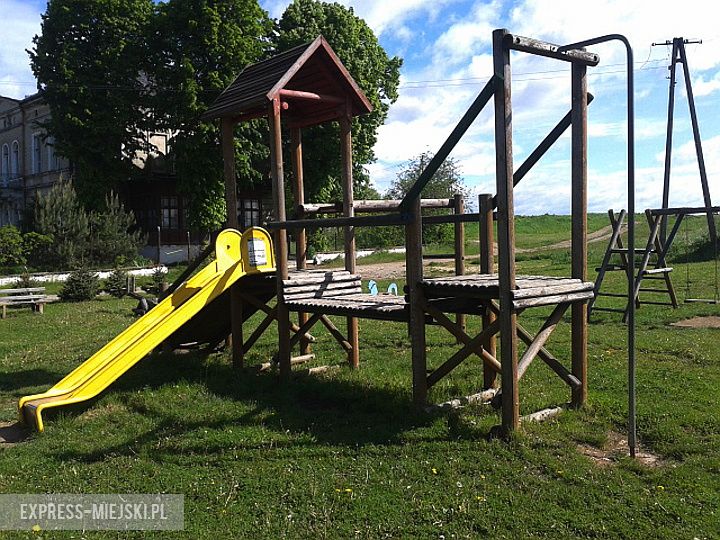 Plac zabaw w Ujeździe Dolnym