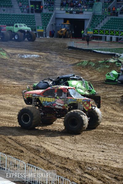 Monster Trucki na stadionie miejskim we Wrocławiu.