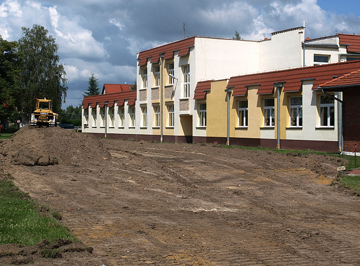 Podczas wakacji przeprowadzane są remonty. Powstaną też nowe inwestycje np. centrum aktywności w Szczepanowie