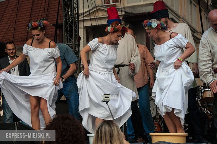 Jeden z głównych punktów programu - deptanie winogron