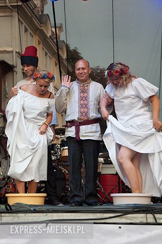 Jeden z głównych punktów programu - deptanie winogron