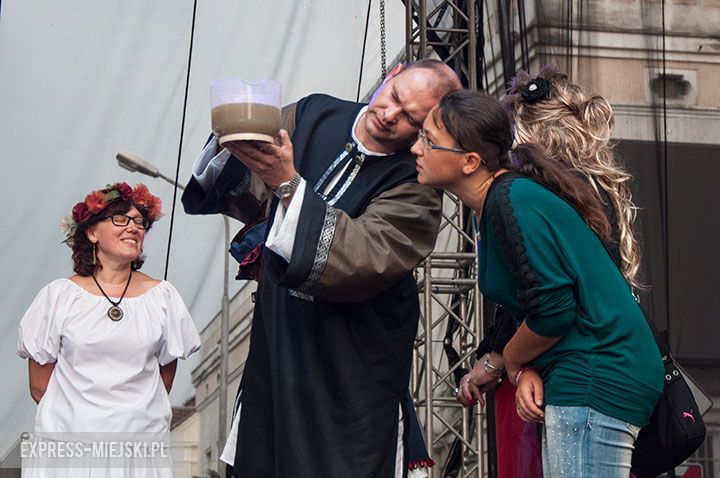 Jeden z głównych punktów programu - deptanie winogron