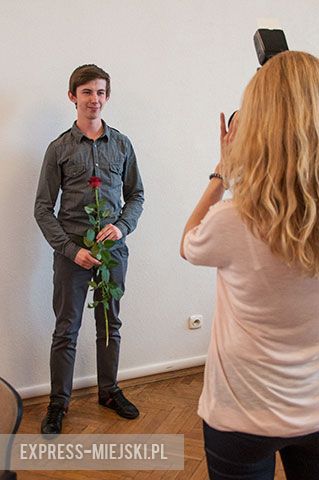 Sesja zdjęciowa stypendystów - ich zdjęcia trafią do pamiątkowej księgi