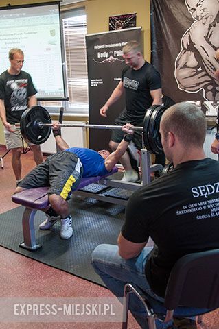 Wyciskali sztangę leżąc