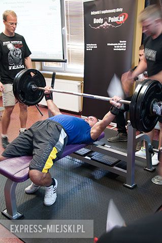 Wyciskali sztangę leżąc