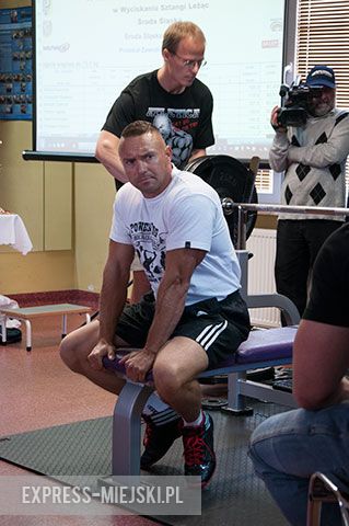 Wyciskali sztangę leżąc