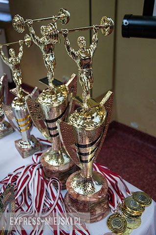 Wyciskali sztangę leżąc