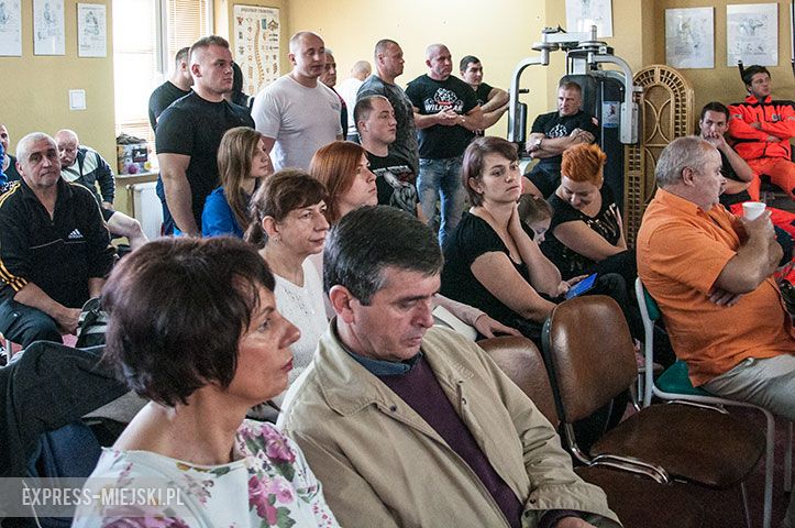 Wyciskali sztangę leżąc