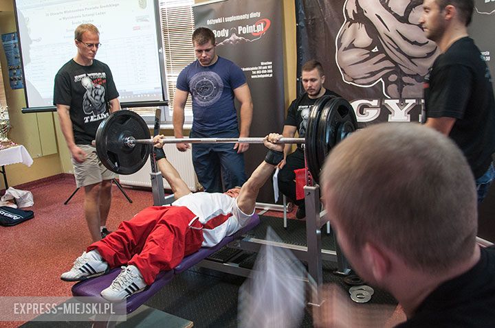 Wyciskali sztangę leżąc