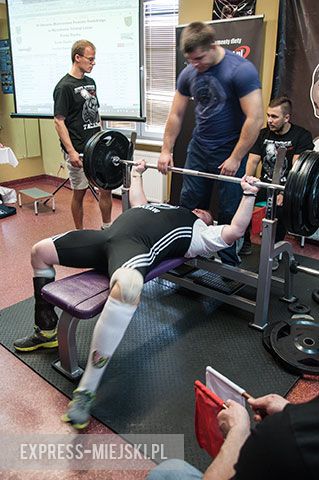 Wyciskali sztangę leżąc