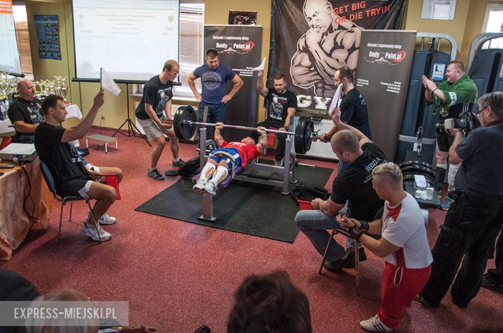 Wyciskali sztangę leżąc