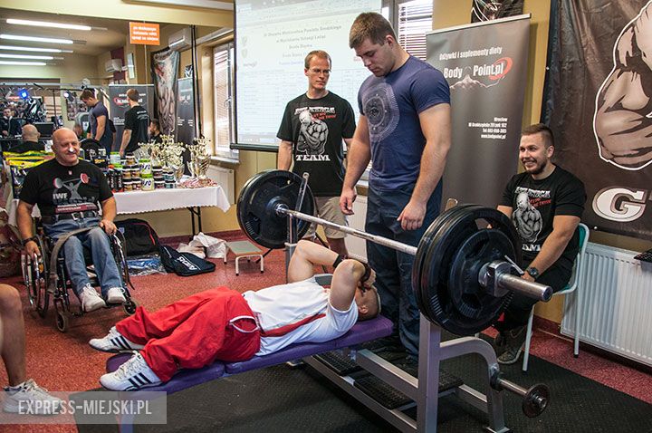 Wyciskali sztangę leżąc