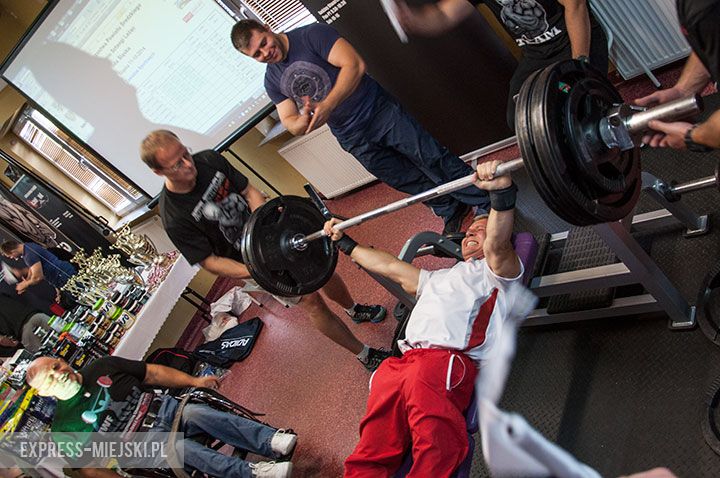 Wyciskali sztangę leżąc