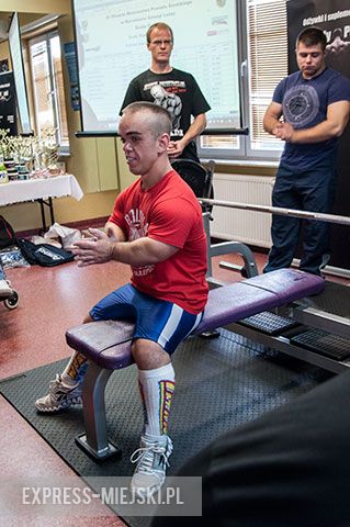 Wyciskali sztangę leżąc