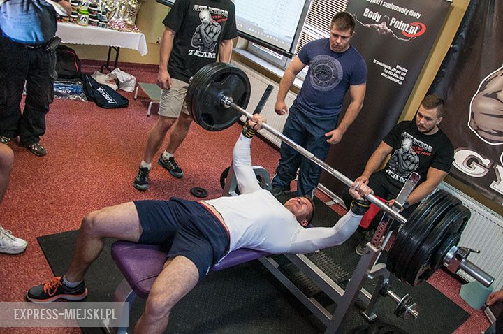 Wyciskali sztangę leżąc