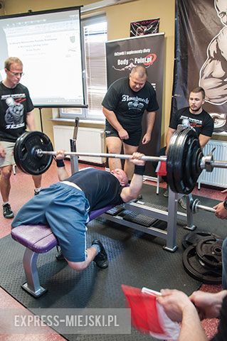 Wyciskali sztangę leżąc