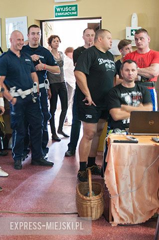 Wyciskali sztangę leżąc