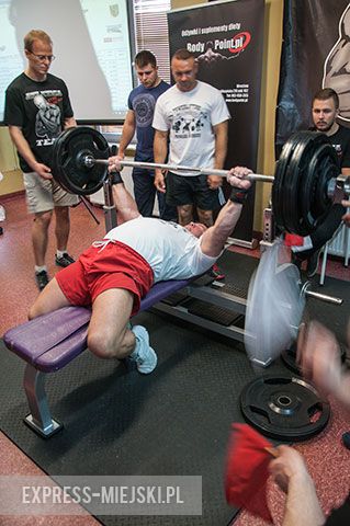Wyciskali sztangę leżąc