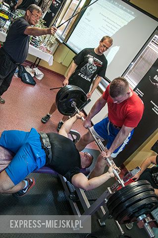 Wyciskali sztangę leżąc