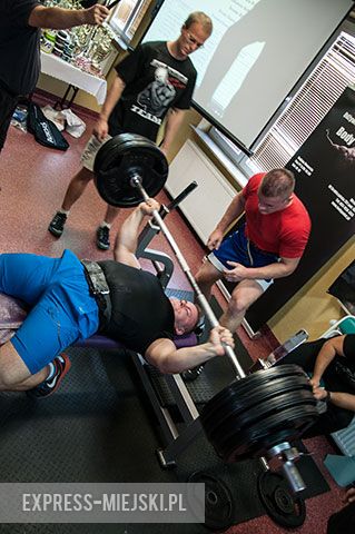 Wyciskali sztangę leżąc