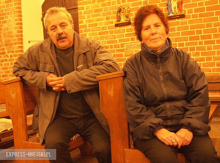 Kosciół, tablica i opiekunowie