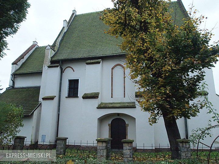 Kosciół, tablica i opiekunowie